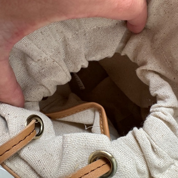 Tommy Bahama Rattan Straw Canvas Circular Drawstring Crossbody Bucket Bag Tan - Picture 4 of 7